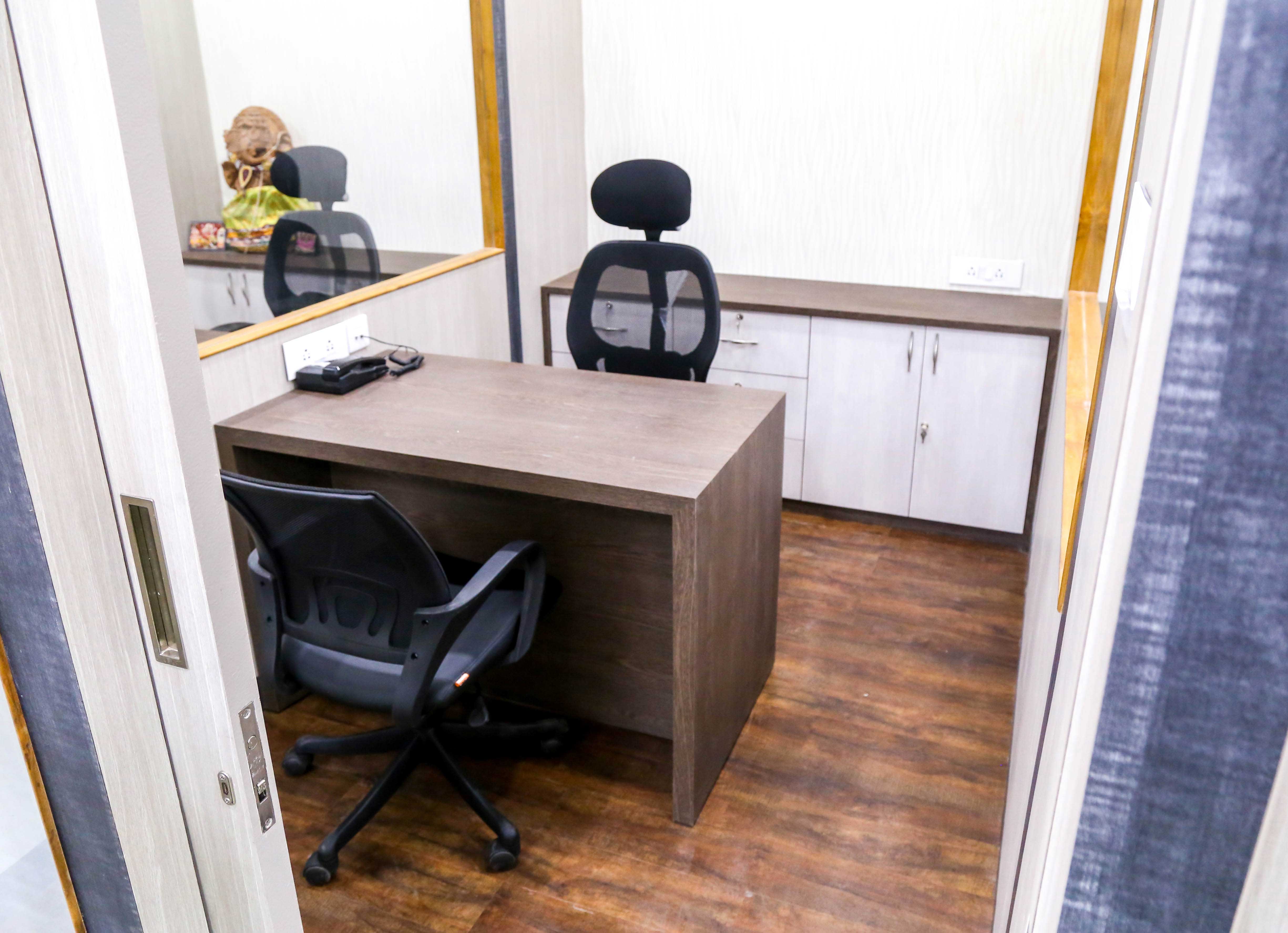Fully Equipped Office Space for Small Businesses